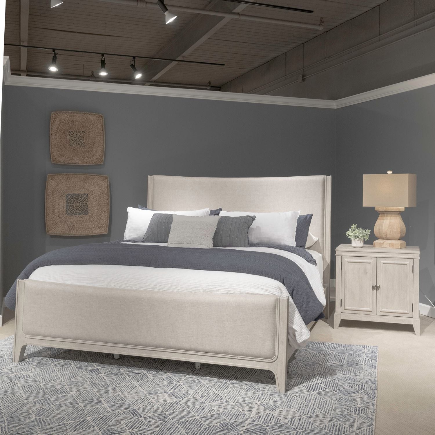 New Haven - Upholstered Bed