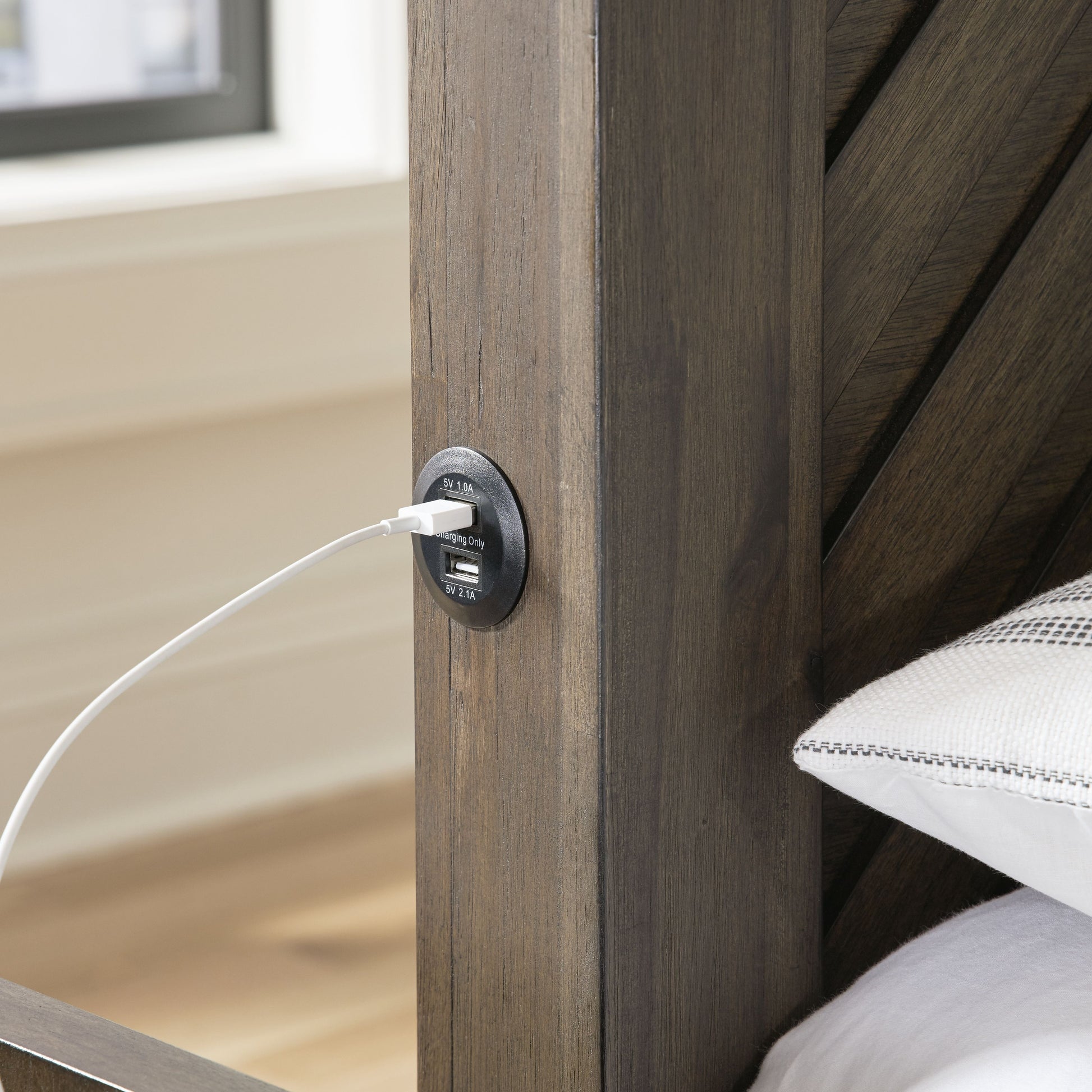 Arkenton - Panel Bed