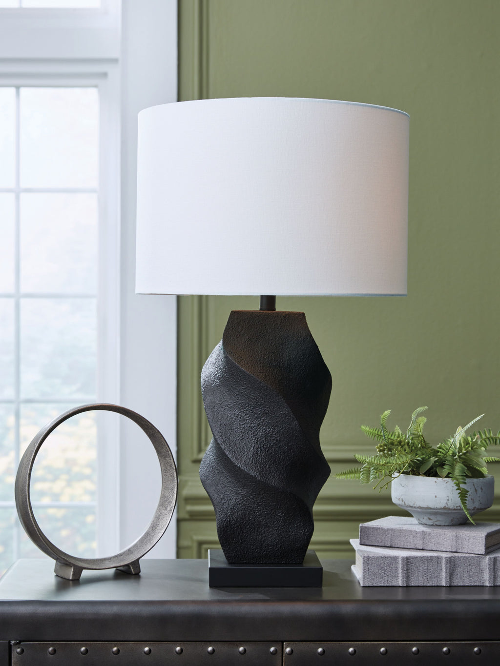 Amillion - Black - Poly Table Lamp